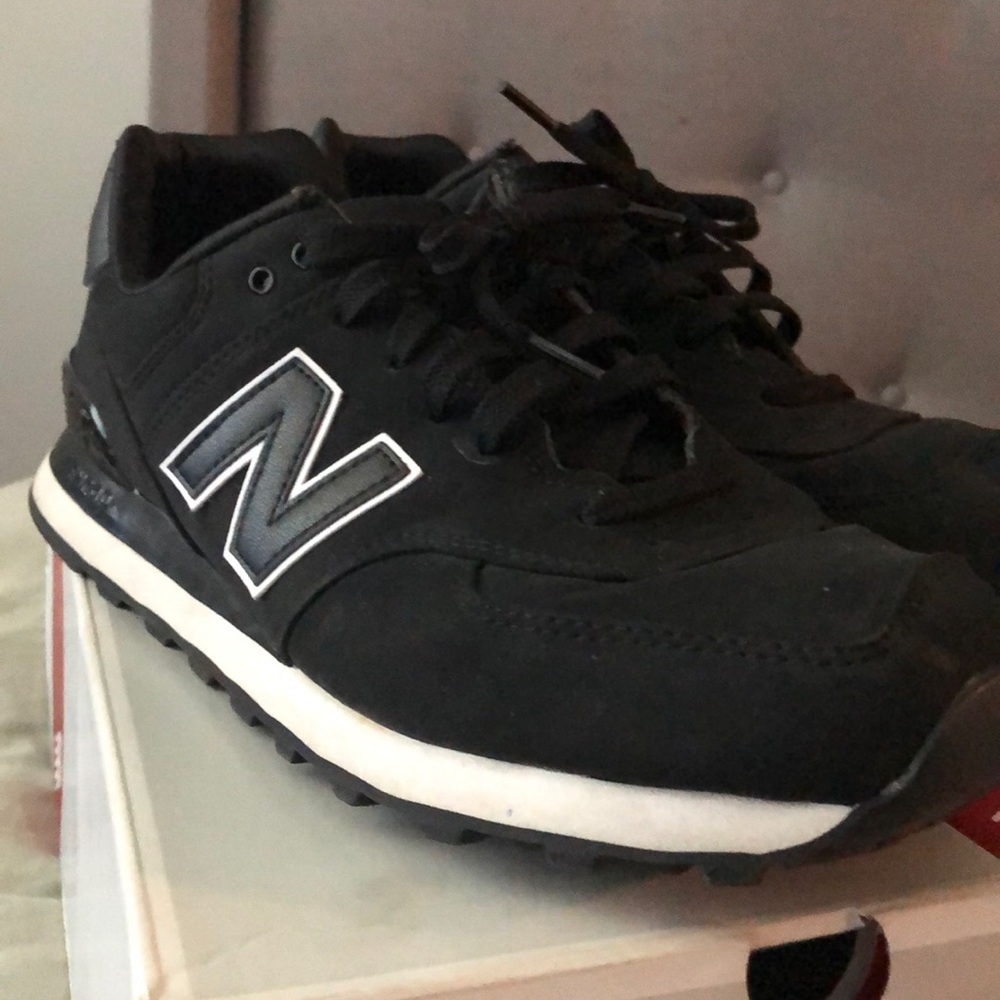 Black New Balance 574